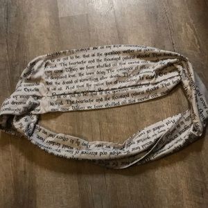 Shakespeare to be or not to be Hamlet scarf